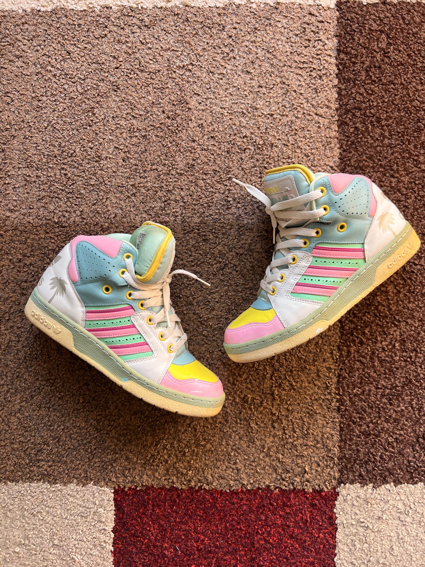 Adidas x Jeremy Scott Sneaker (39 1/3)