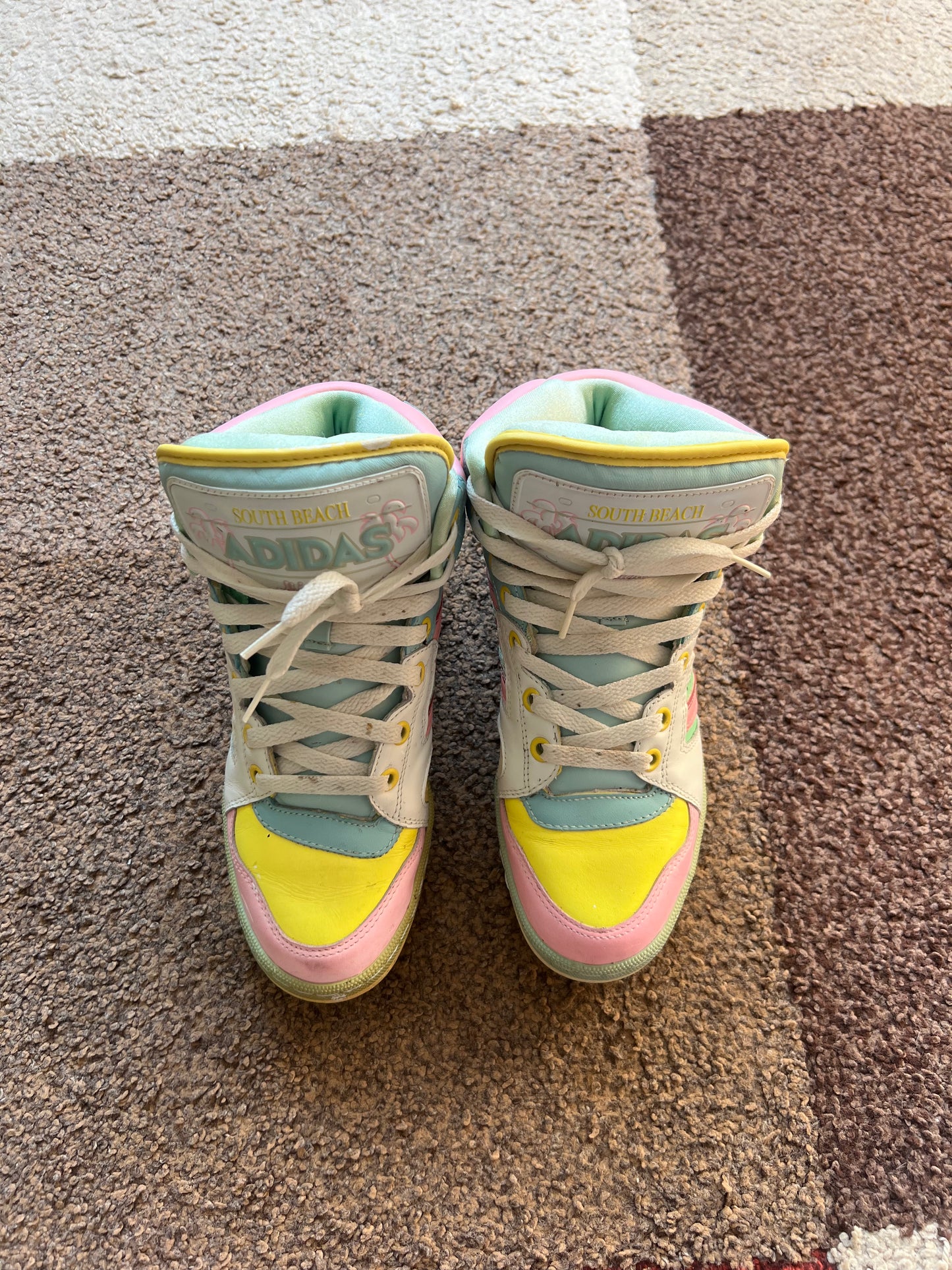 Adidas x Jeremy Scott Sneaker (39 1/3)