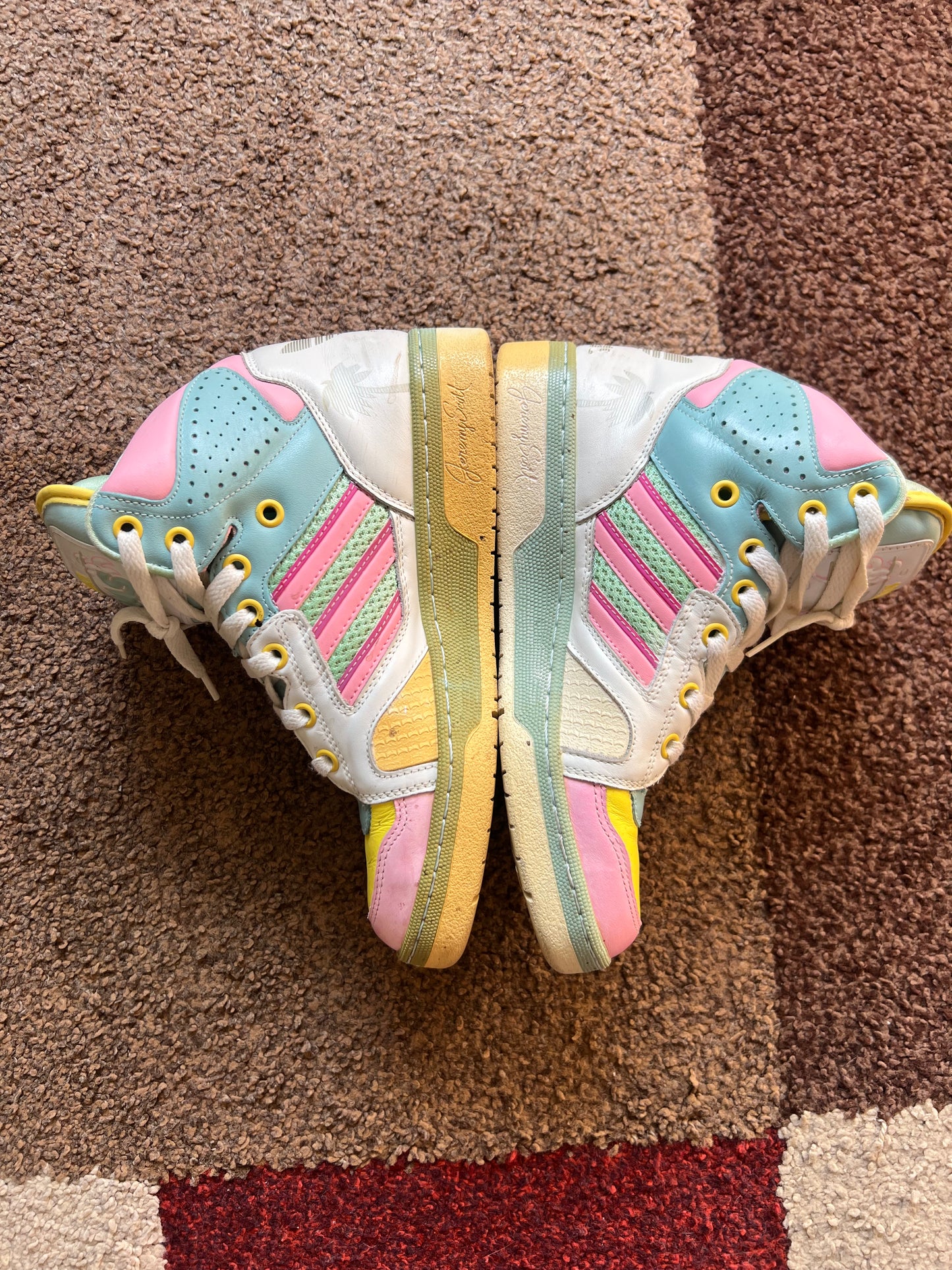 Adidas x Jeremy Scott Sneaker (39 1/3)