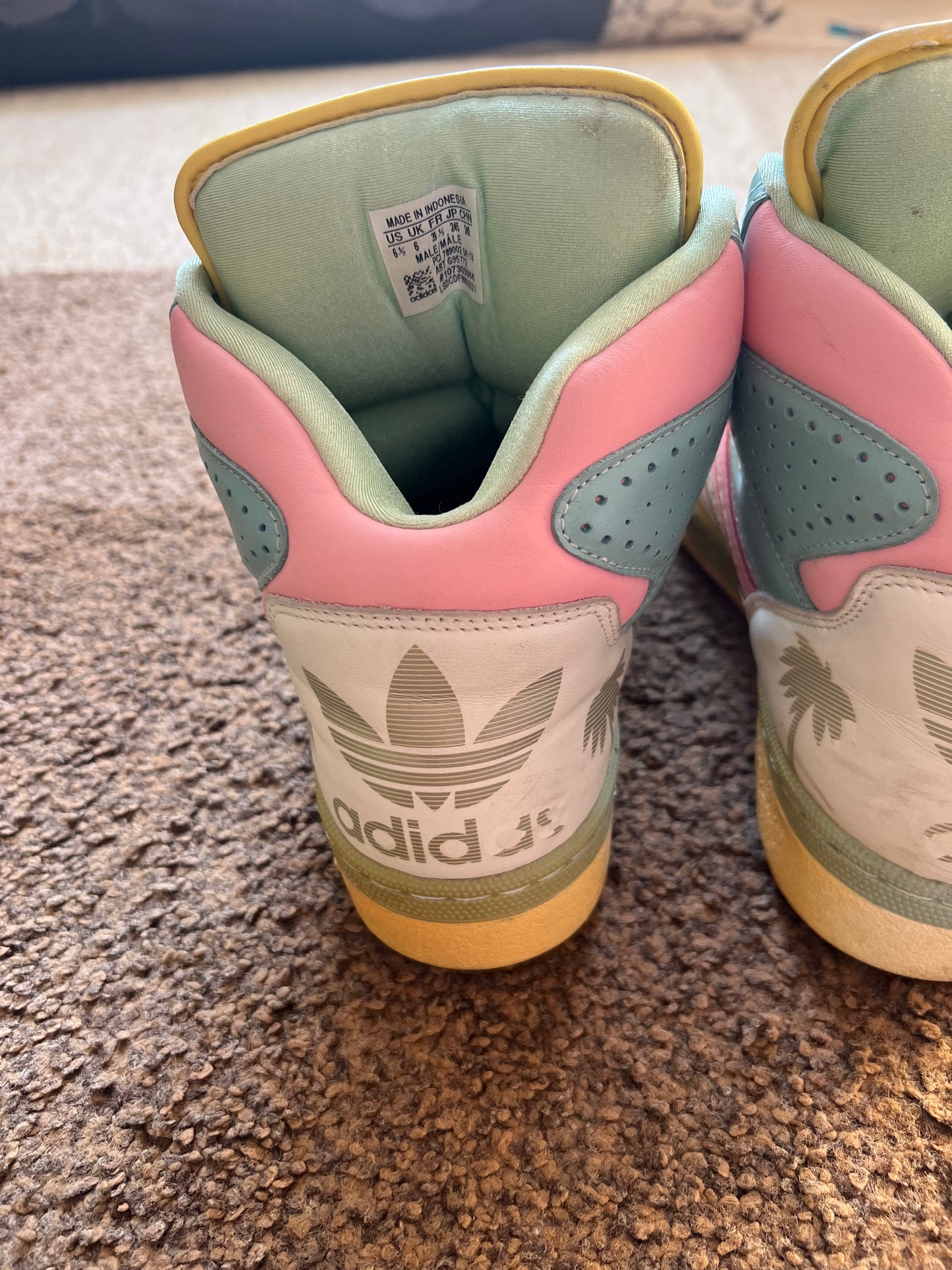 Adidas x Jeremy Scott Sneaker (39 1/3)