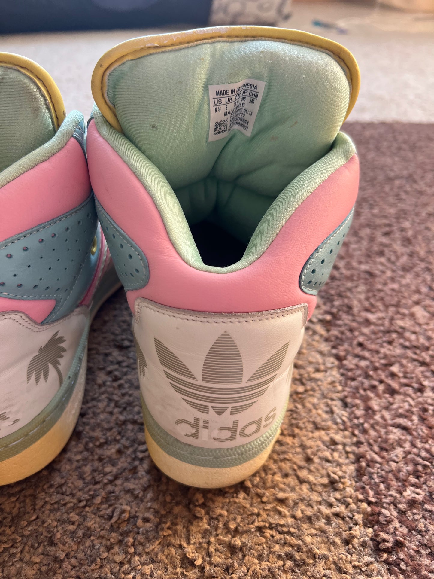 Adidas x Jeremy Scott Sneaker (39 1/3)