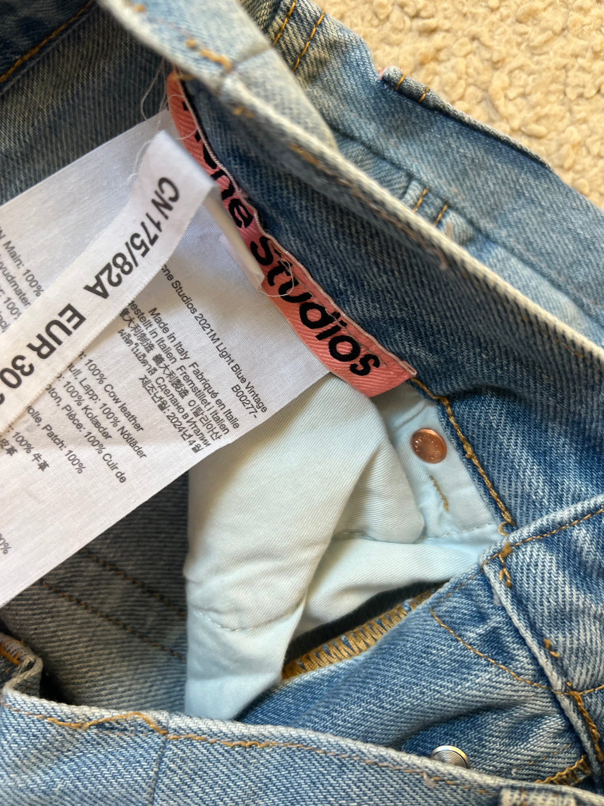 Acne Studios 2021M Light Blue Jeans (W30)