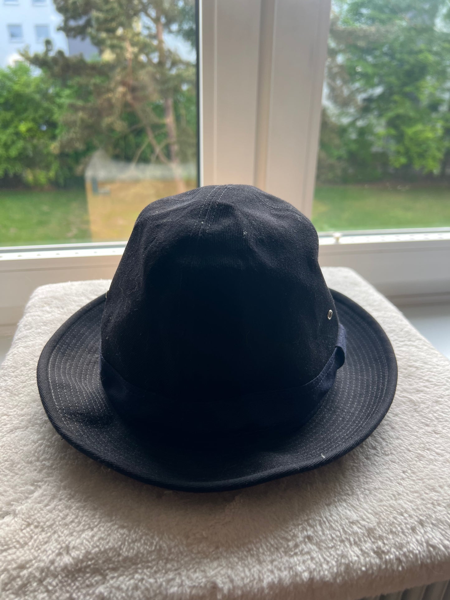 Comme Des Garcons Hut