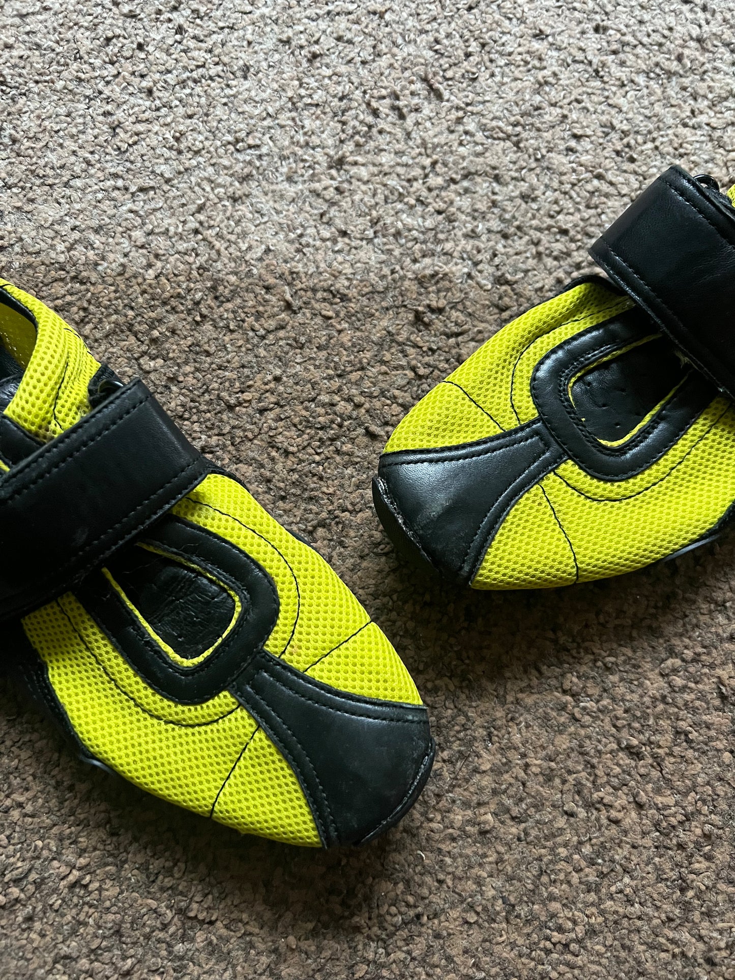 Gucci Velcro Sneaker (37)