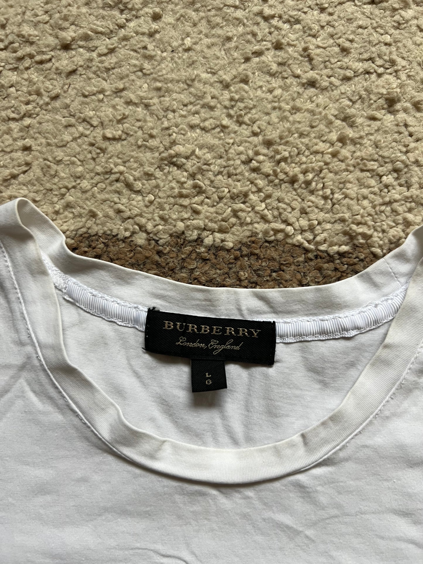 Burberry T-Shirt (L)